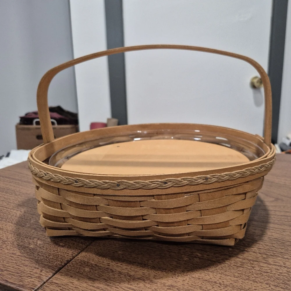 2009 Longaberger Fancy Pie Basket With Stand Insert